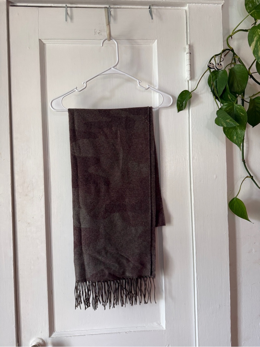 Men's Brown Fringe Scarf - Classic Winter Accessory camouflage GAP